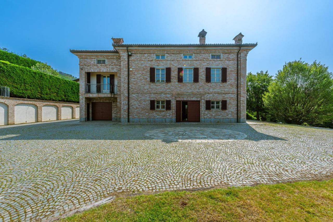 Villa Cornelia , Entire Villa With Private Pool Corneliano d'Alba Eksteriør bilde