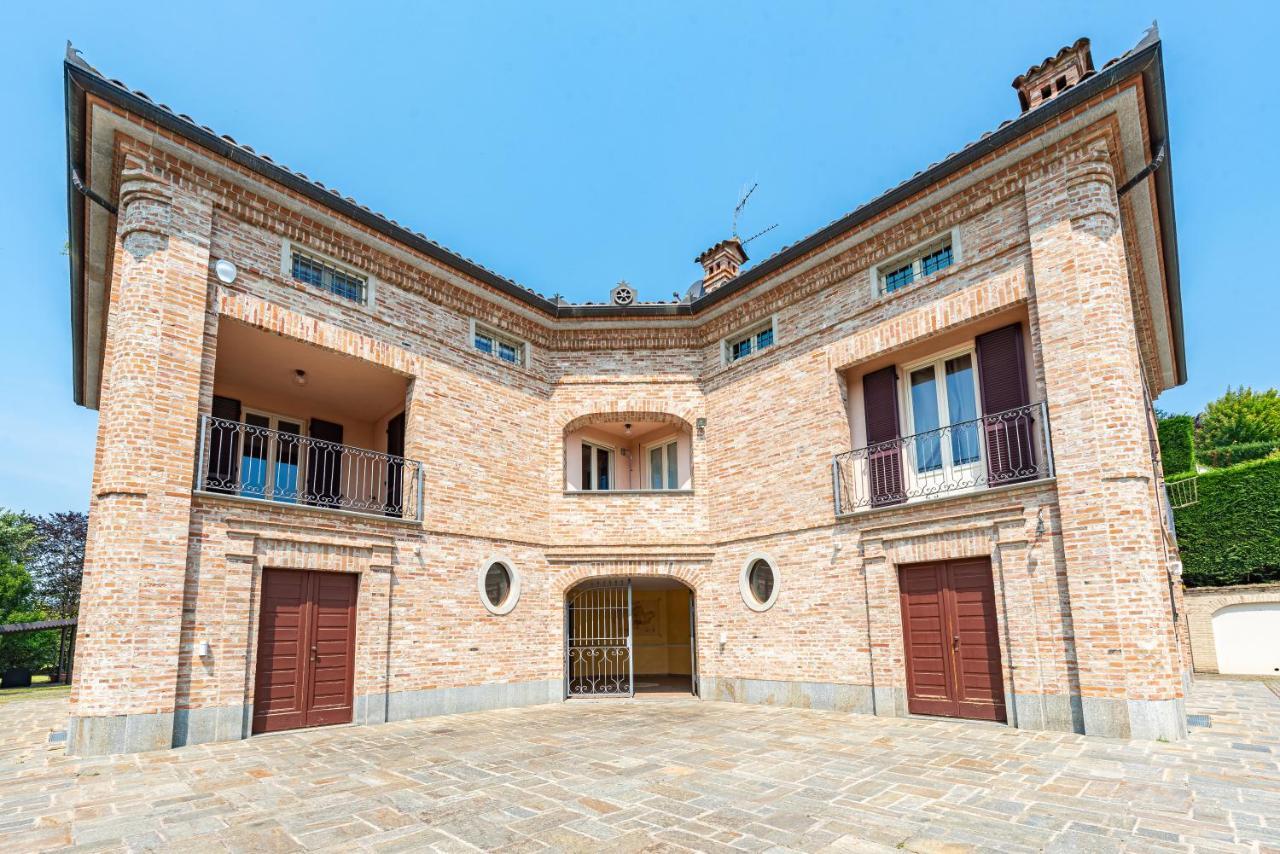 Villa Cornelia , Entire Villa With Private Pool Corneliano d'Alba Eksteriør bilde