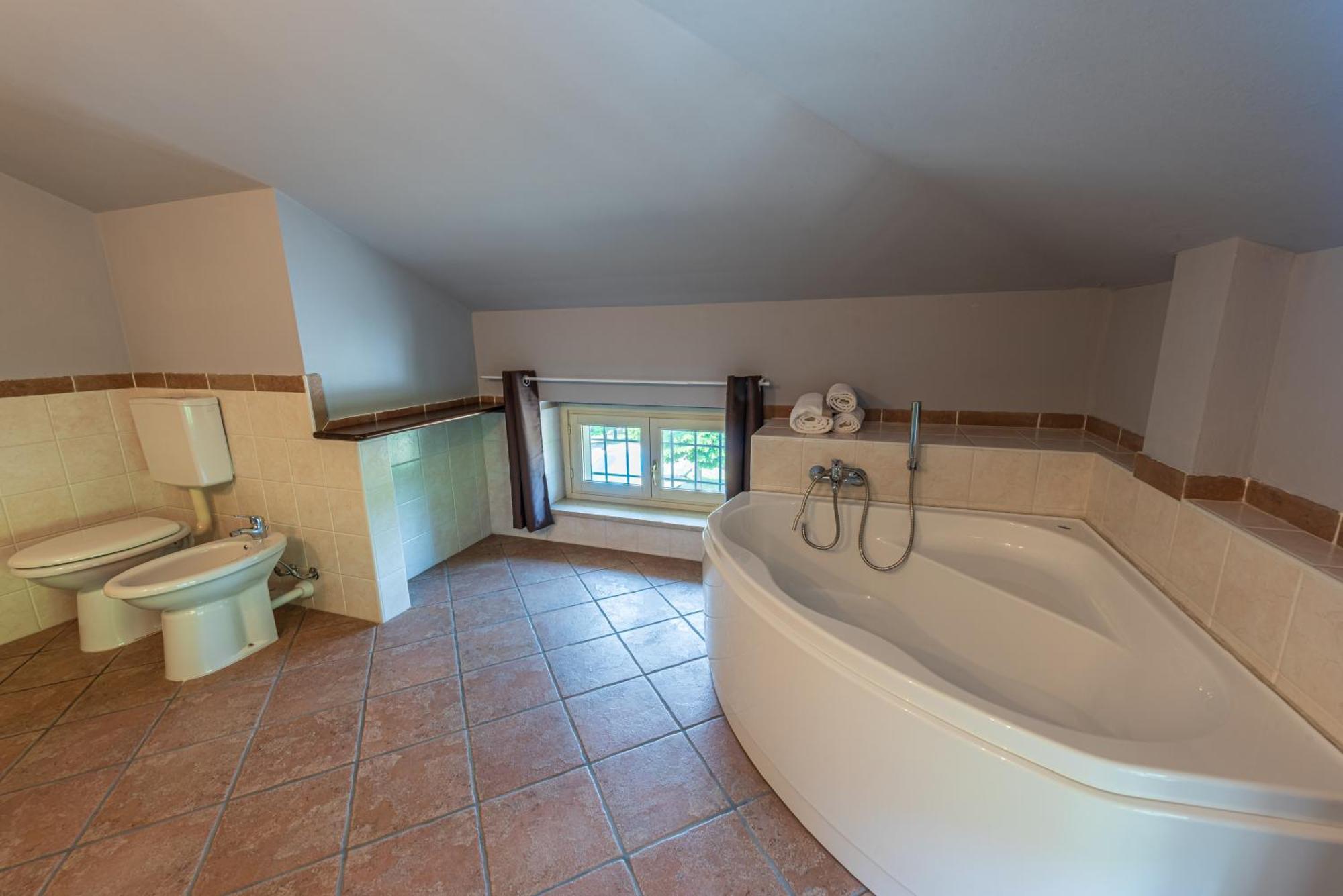 Villa Cornelia , Entire Villa With Private Pool Corneliano d'Alba Eksteriør bilde