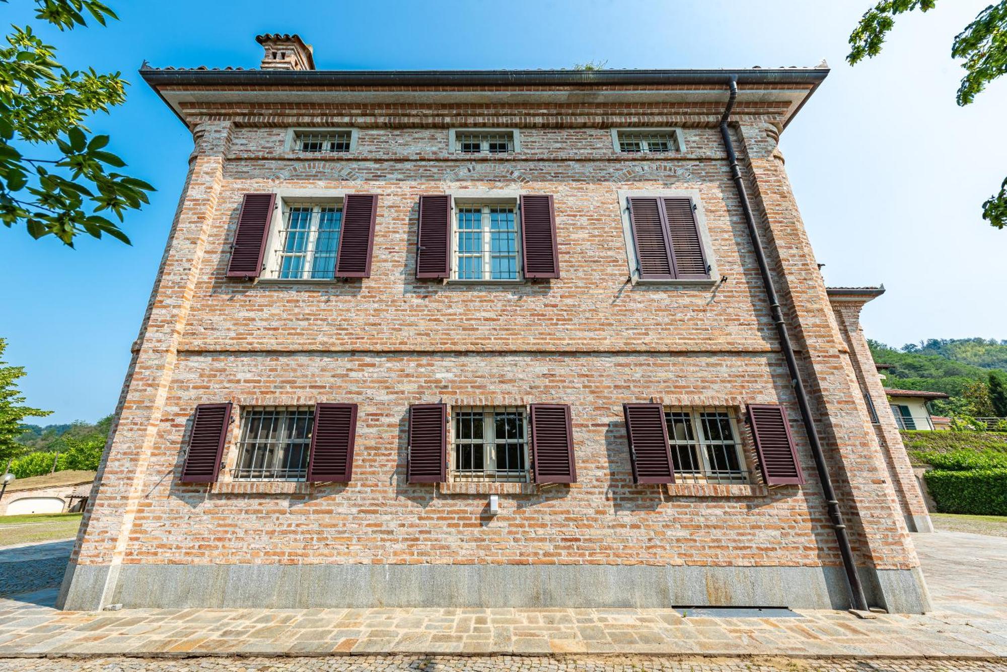 Villa Cornelia , Entire Villa With Private Pool Corneliano d'Alba Eksteriør bilde